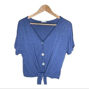 Pinc Periwinkle Front Tie Slinky Shell Button Top M